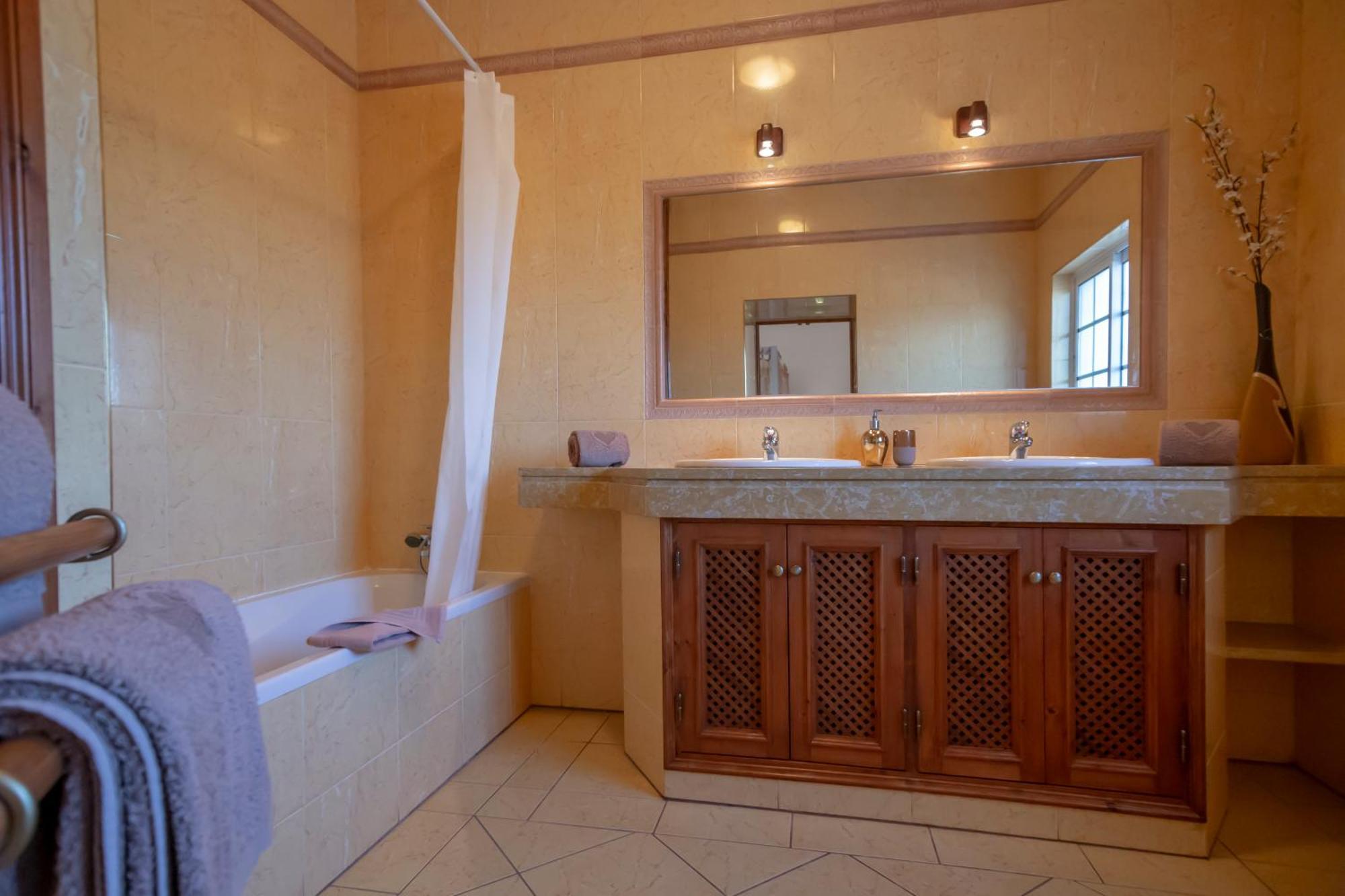 Al Meida Guesthouse Albufeira Bagian luar foto