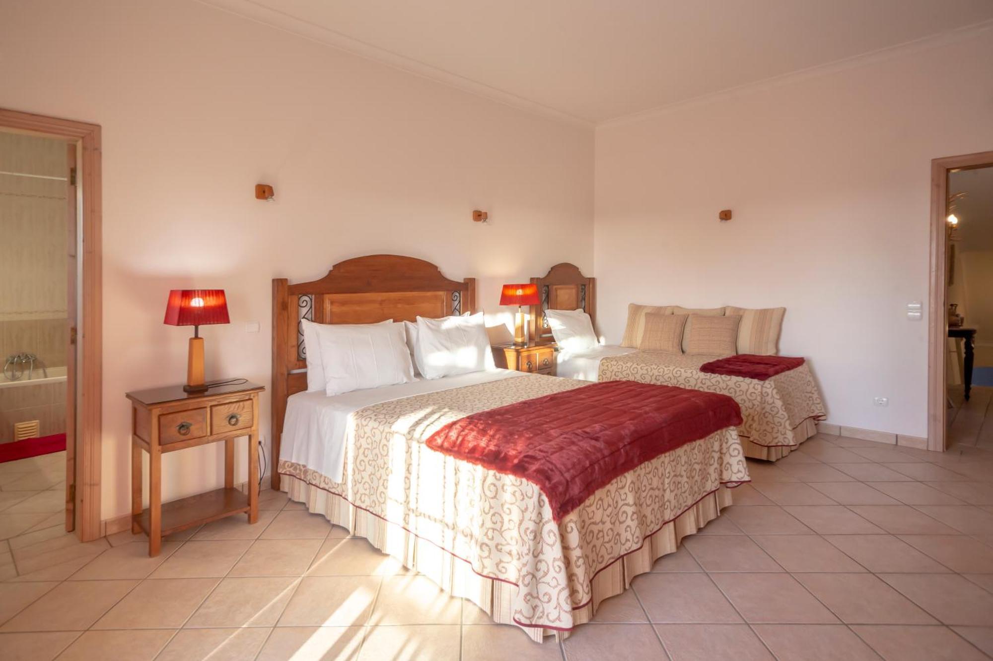 Al Meida Guesthouse Albufeira Bagian luar foto