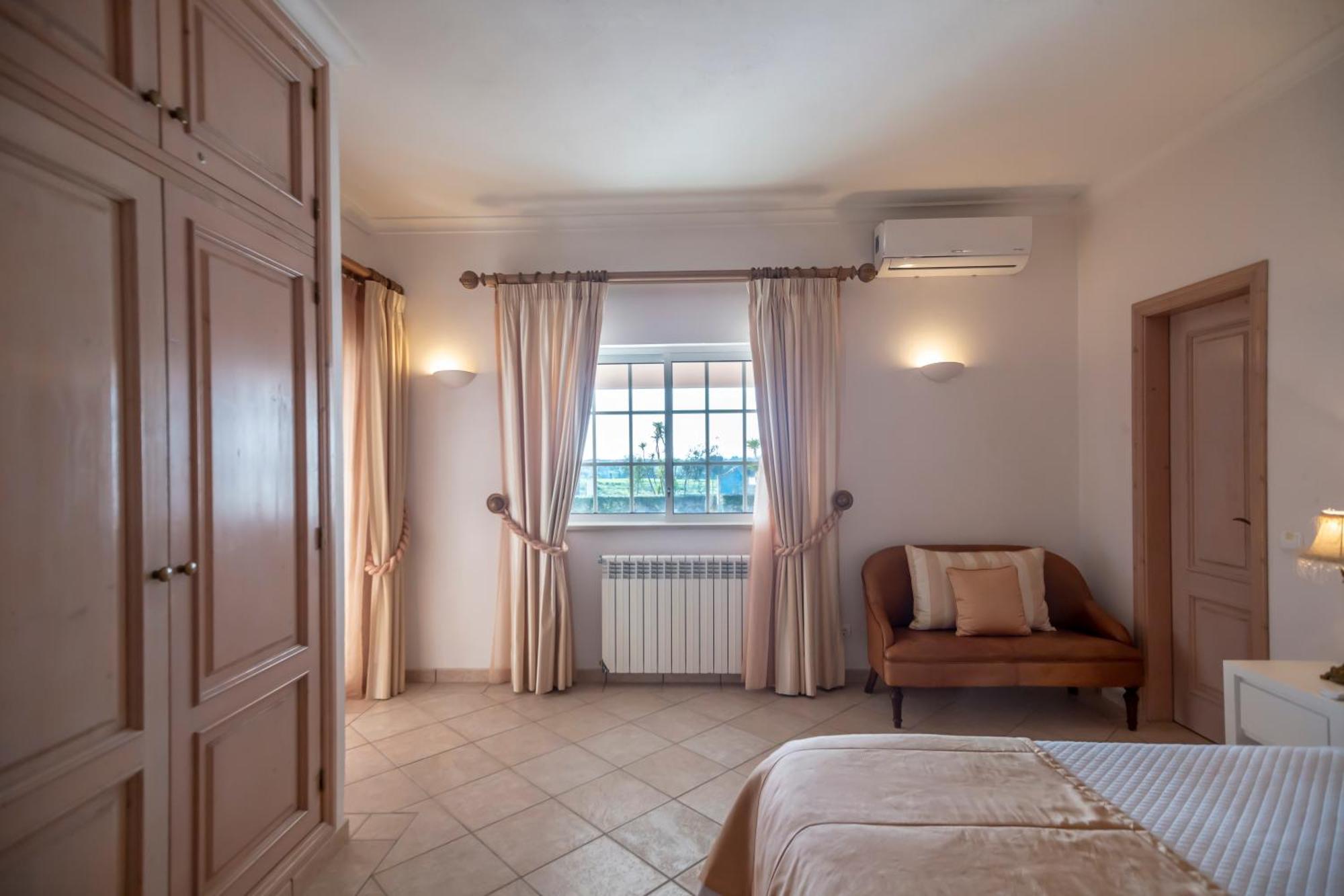 Al Meida Guesthouse Albufeira Bagian luar foto