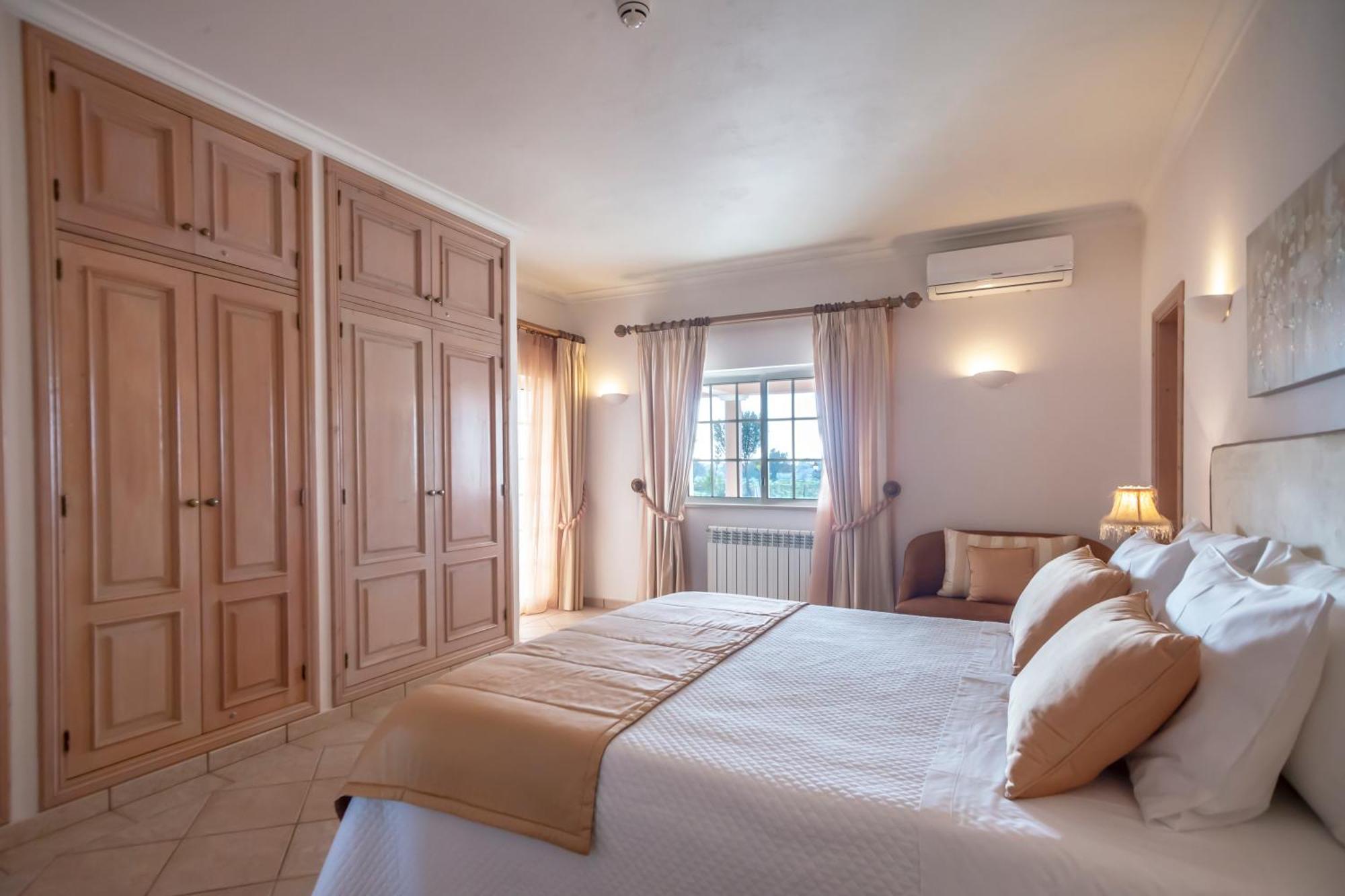 Al Meida Guesthouse Albufeira Bagian luar foto