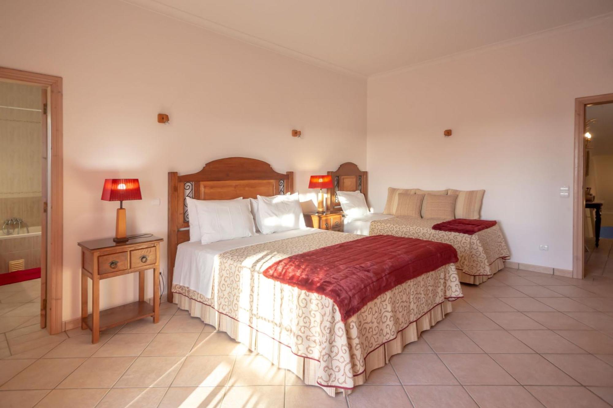 Al Meida Guesthouse Albufeira Bagian luar foto