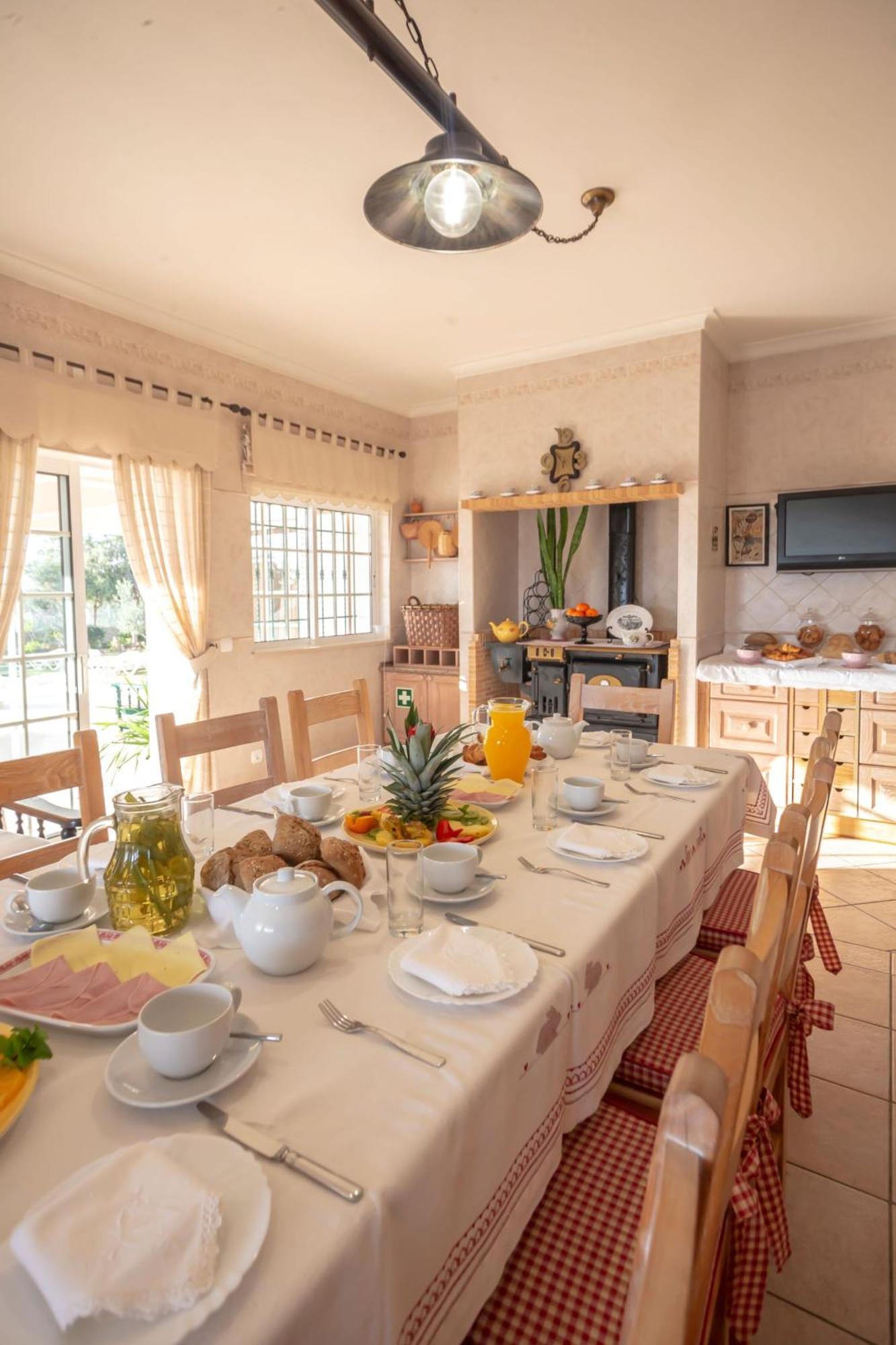 Al Meida Guesthouse Albufeira Bagian luar foto