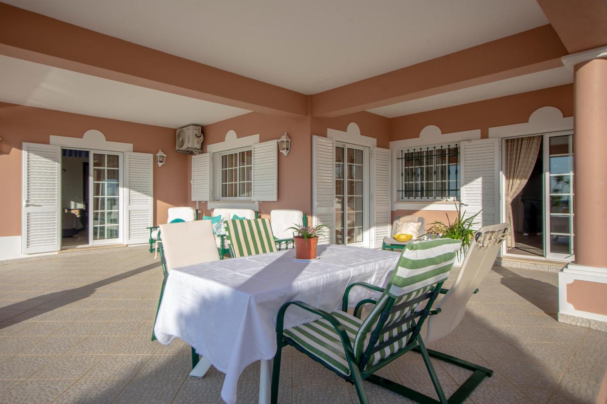 Al Meida Guesthouse Albufeira Bagian luar foto