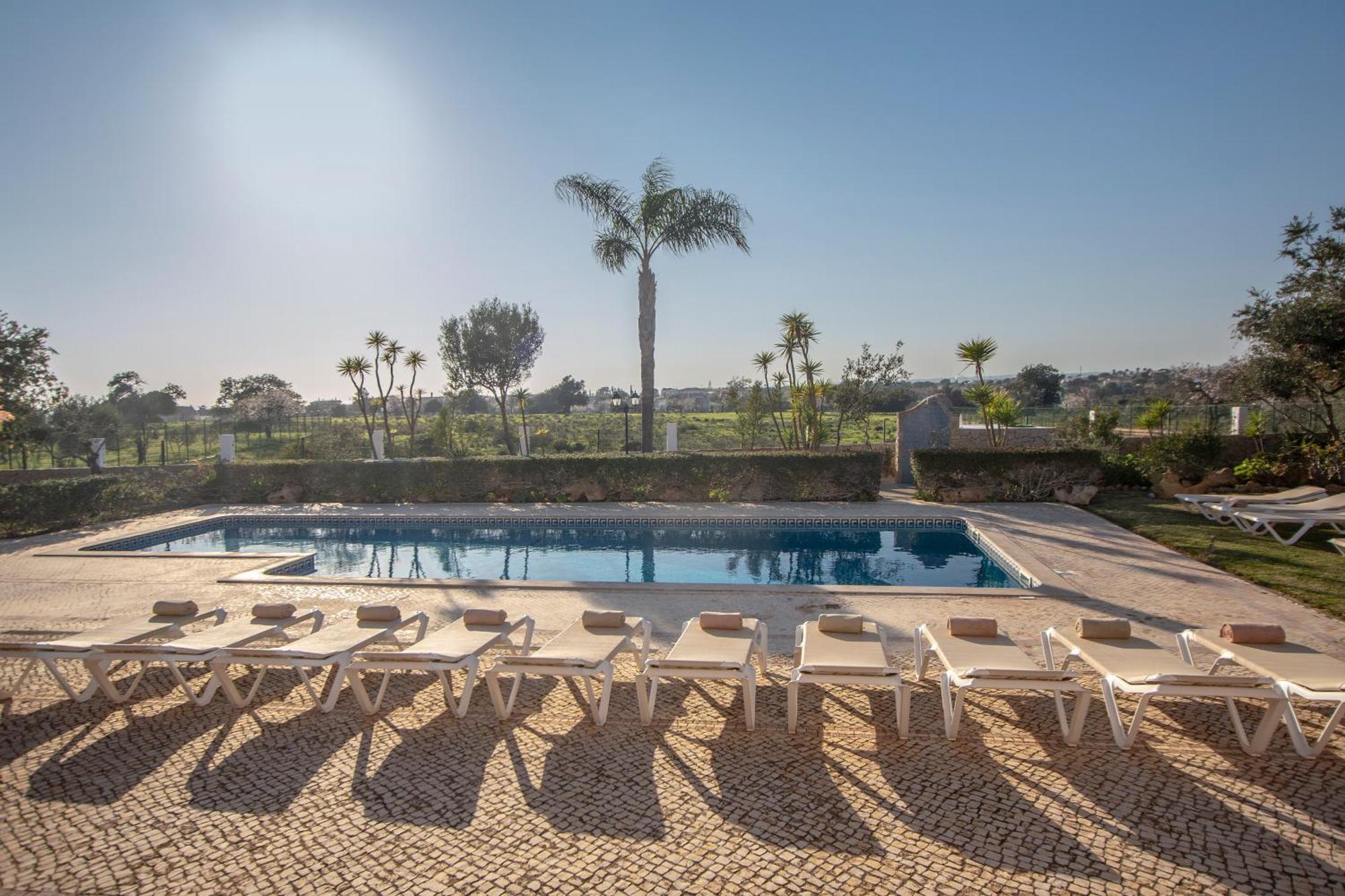 Al Meida Guesthouse Albufeira Bagian luar foto