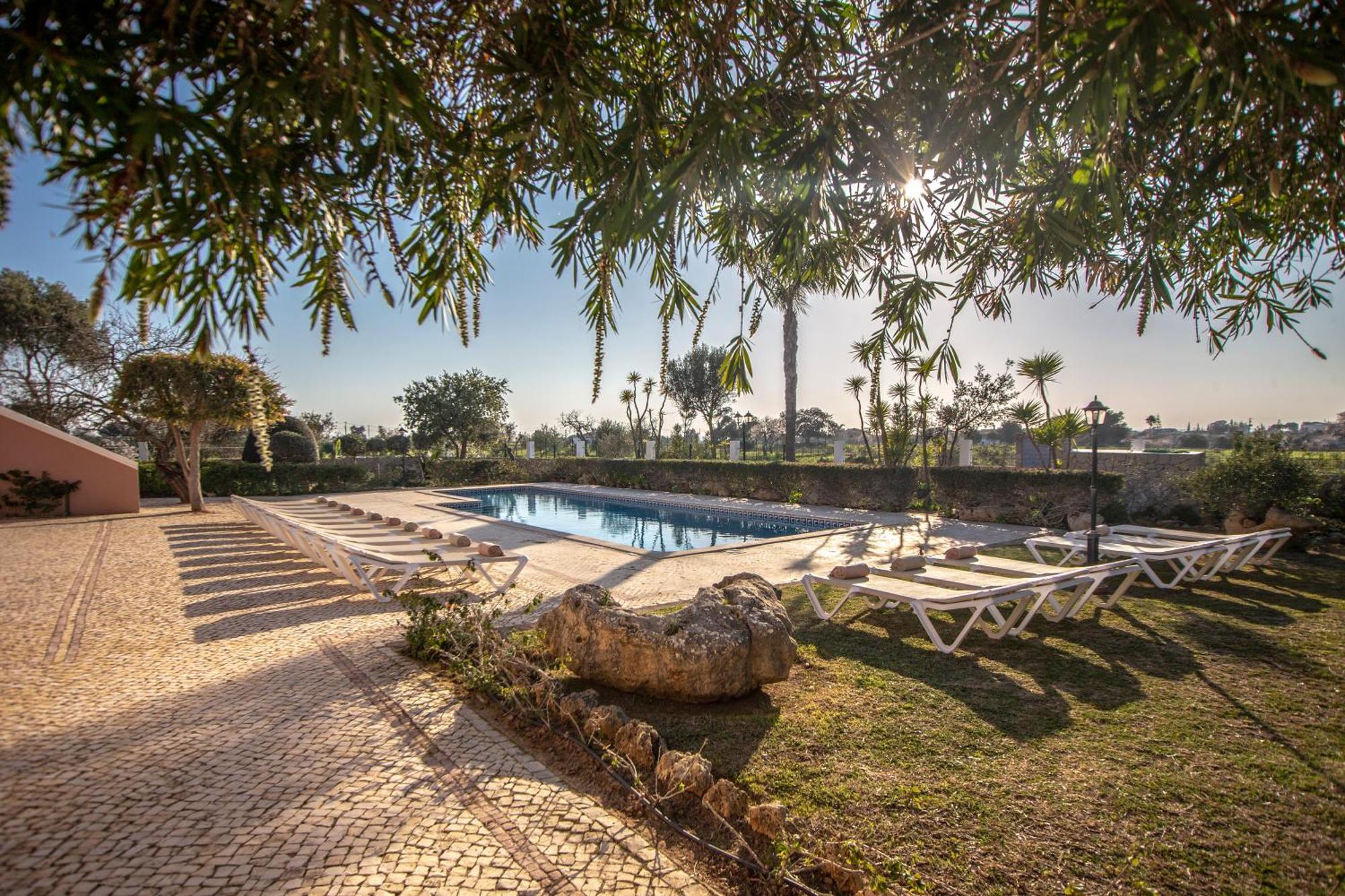 Al Meida Guesthouse Albufeira Bagian luar foto